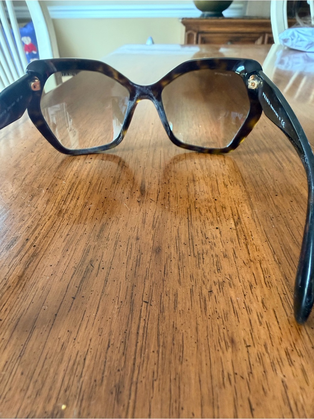 PRADA Classic Oversized Brown Tortoiseshell Women's Sunglasses
LIKE NEW - Picture 3 of 6